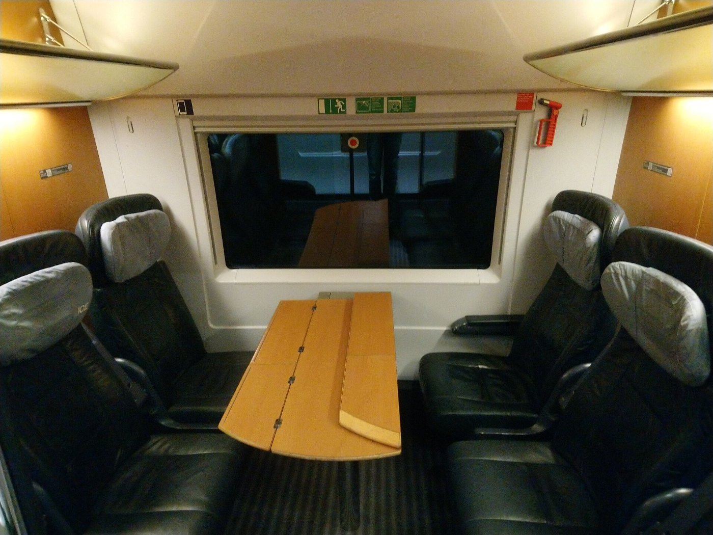 ICE 3 (BR 406) Erste Klasse Abteil 2