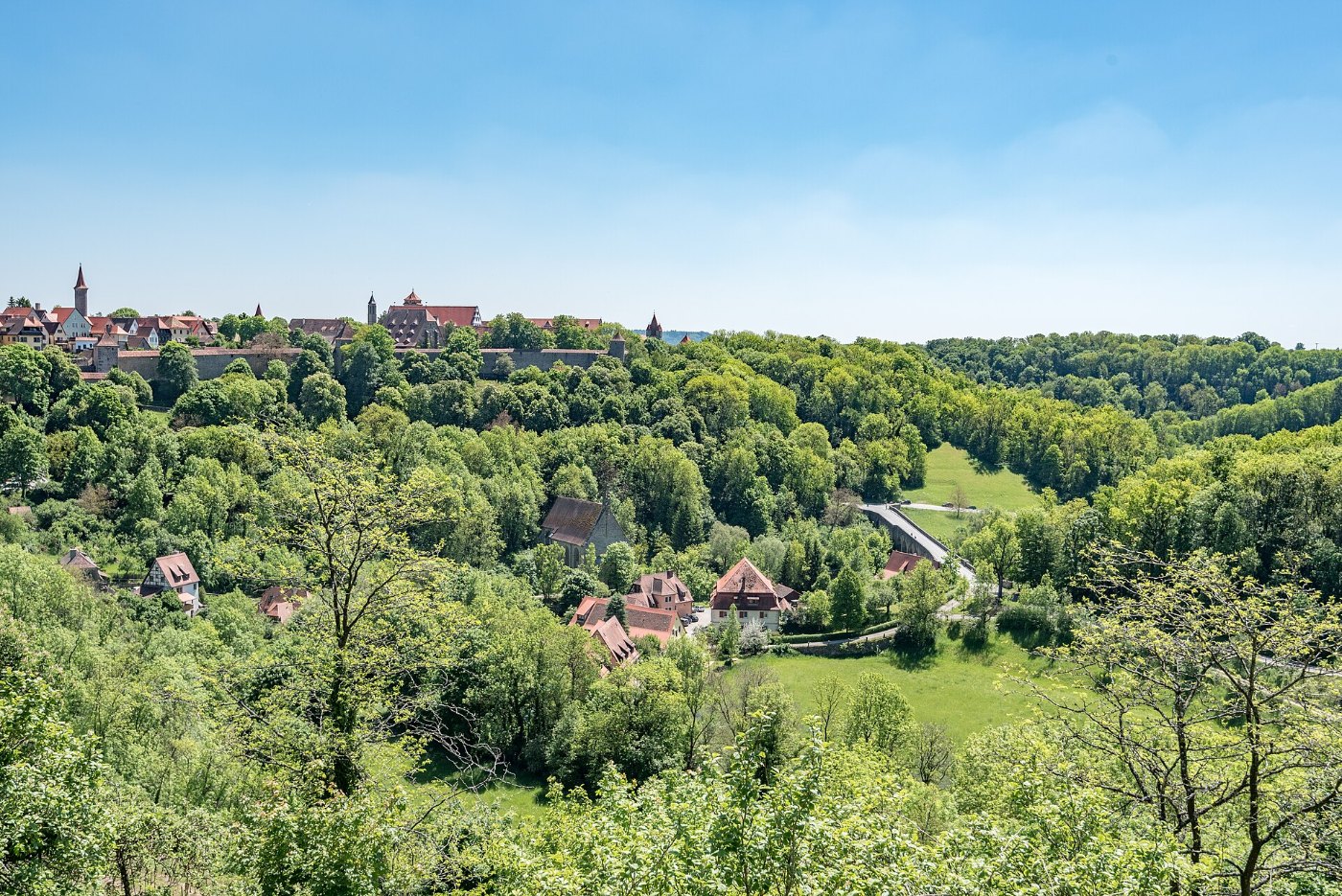 Rothenburg ob der Tauber, Blick vom Burggarten zum Kappenzipfel 002