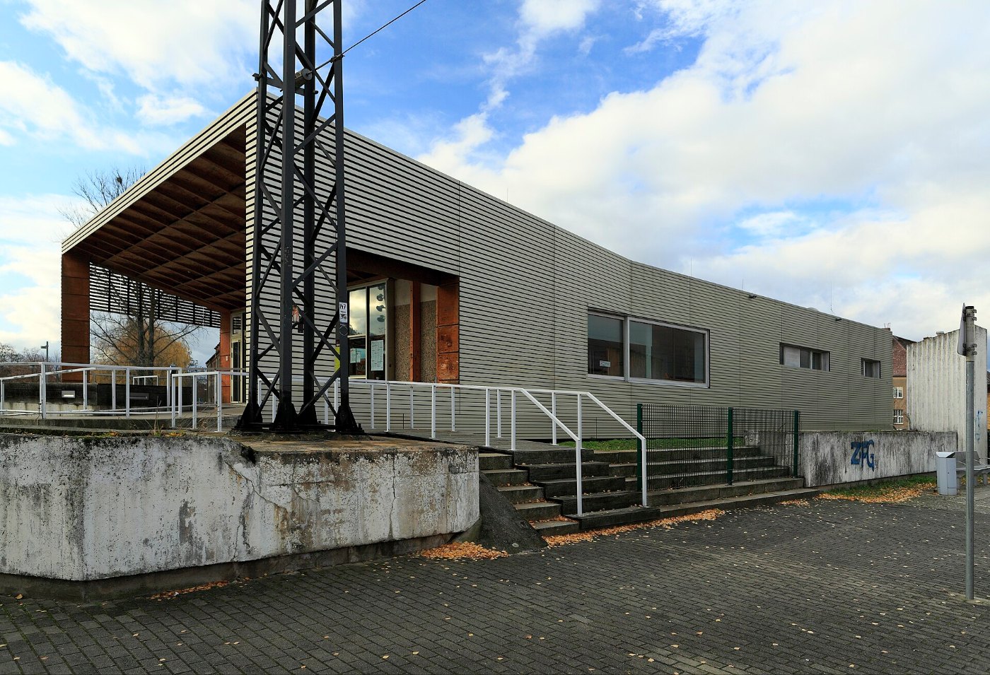 J37 193 Bf Falkenberg (E), Empfangsgebäude