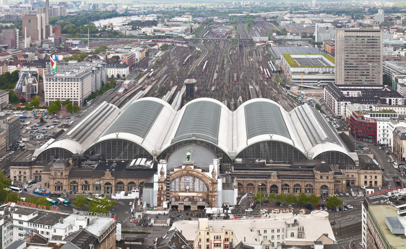 Fassade des Frankfurter Hauptbahnhofs