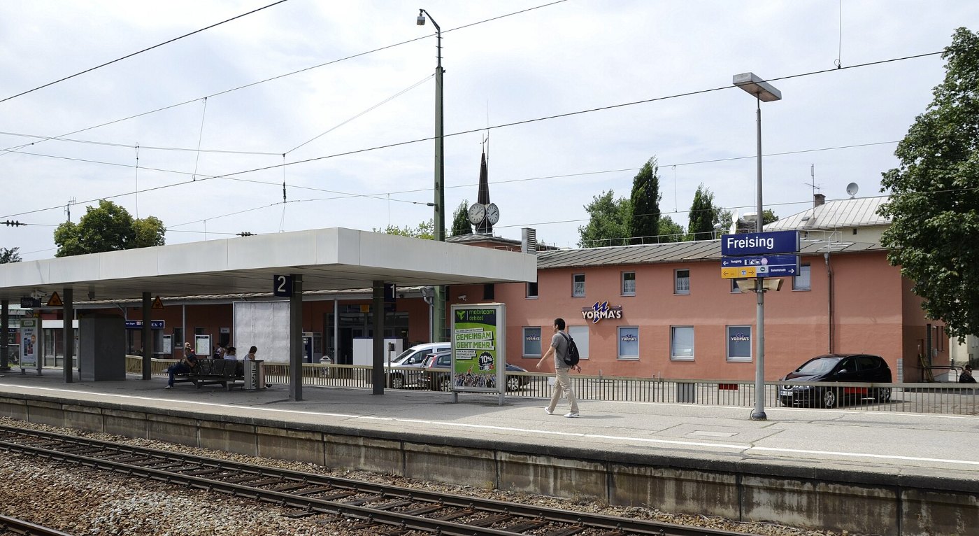 Bahnhof Freising in 2013