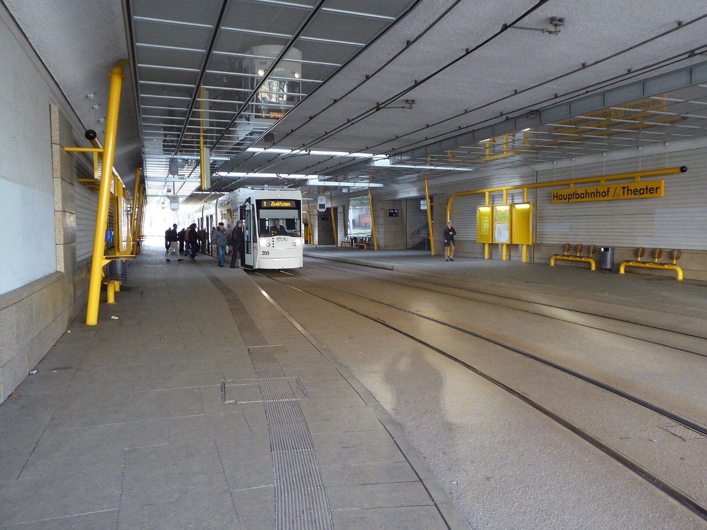 Gera Strassenbahn Hauptbahnhof Theater
