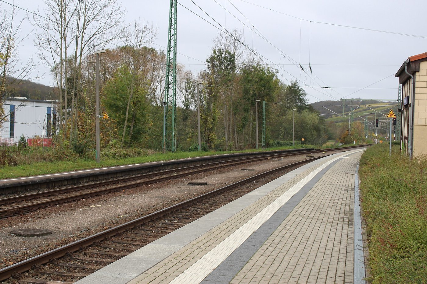 Bahnhof Großheringen, Bahnsteige (2)