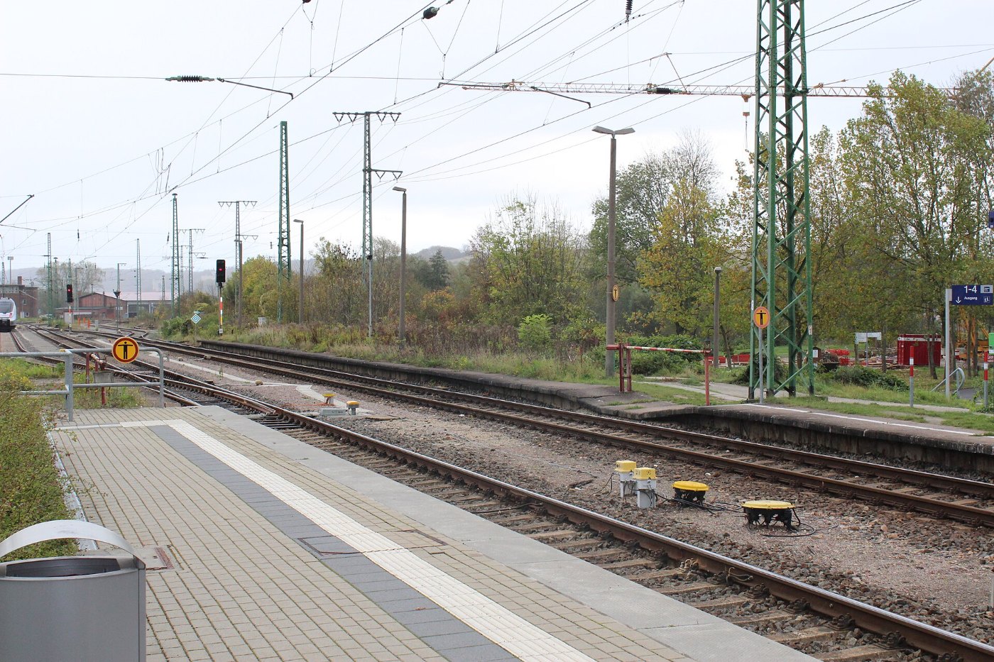 Bahnhof Großheringen, Bahnsteige (3)