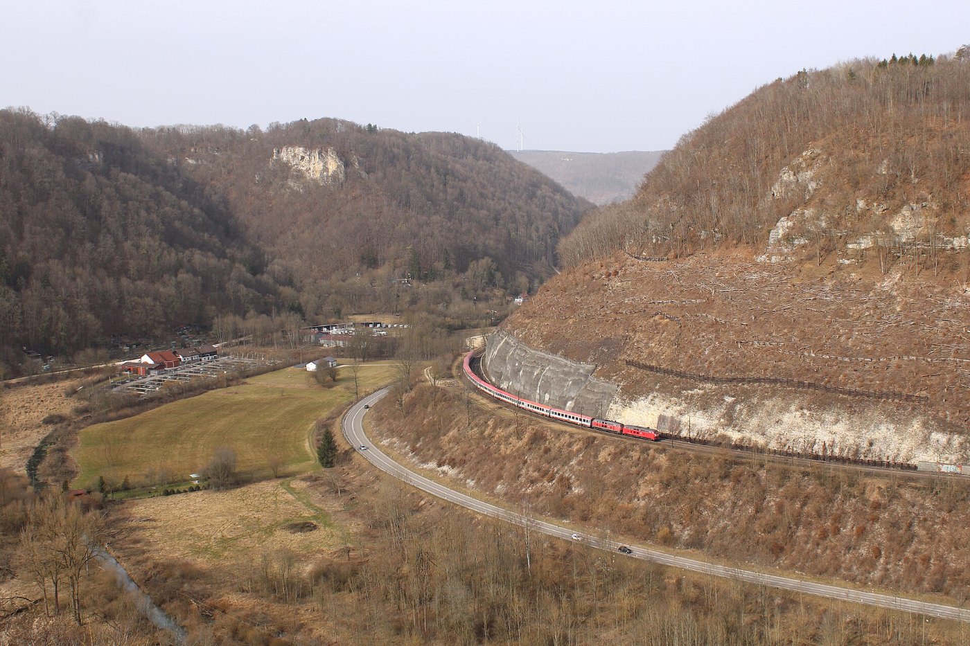 IC 119 auf der Geislinger Steige im Rohrachtal