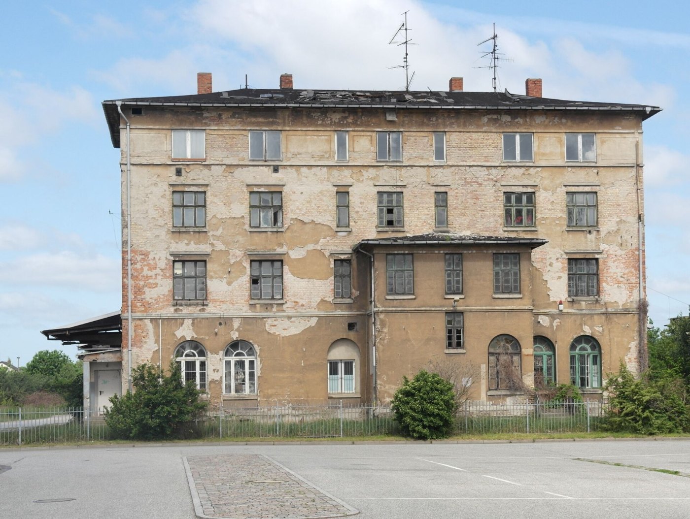 BfGüstrowVerwaltungsgebäude