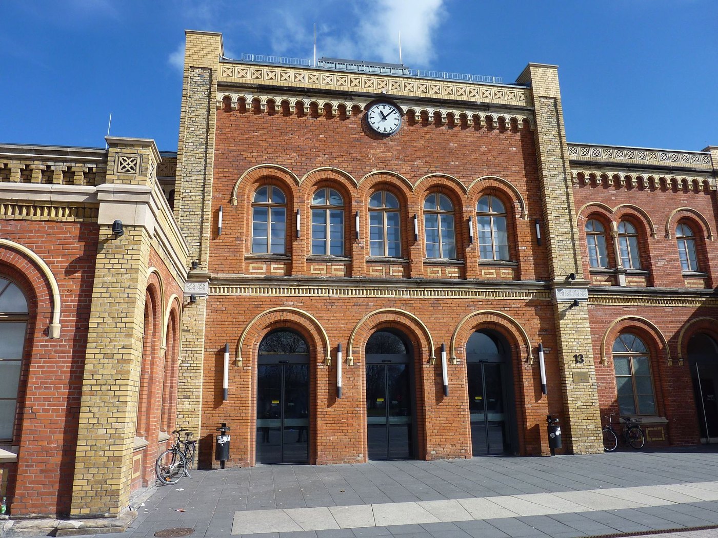 Halberstadt Bahnhof Eingang