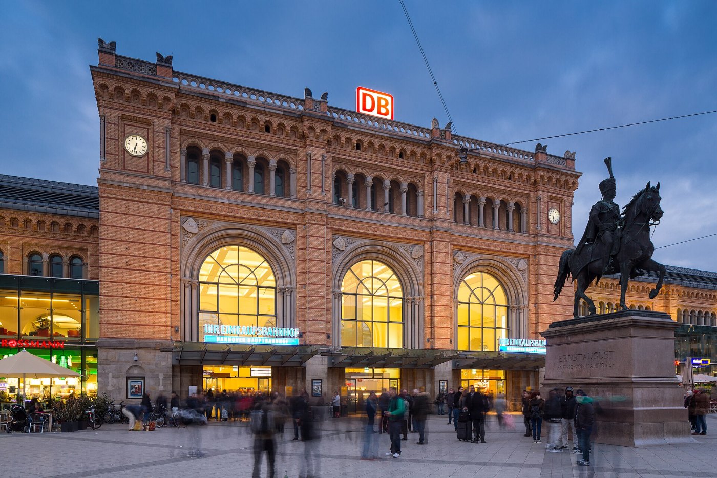 Hannover main station Ernst August Platz Mitte Hannover Germany 01