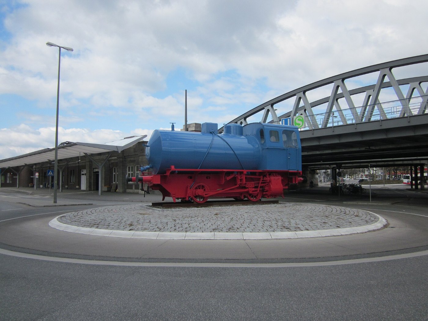 Betriebslokomotive auf dem Kreisverkehr Fuhlsbütteler Straße Ecke Wiesen