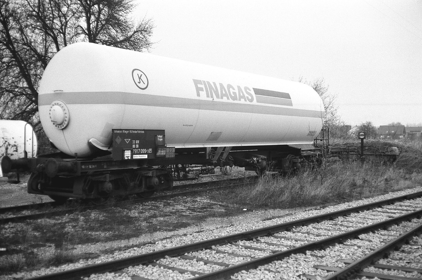 Bhf. Langenburg, FINAGAS Kesselwaggon v. Bhf. Heide Holst.,1984 (1)