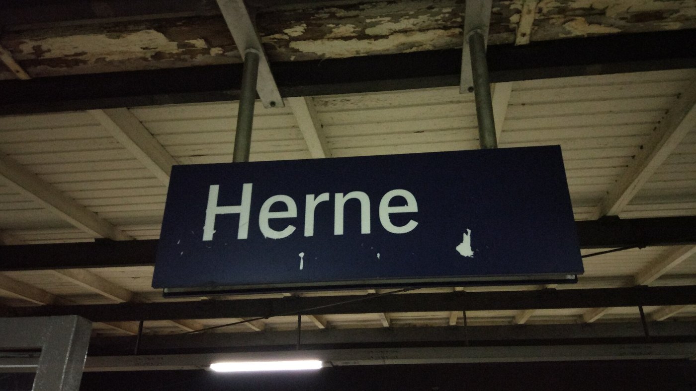 Bahnhofsschild Herne