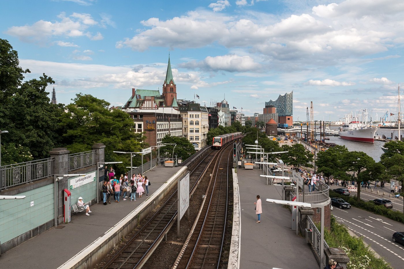 Hamburg, U Bahn Station Landungsbrücken 2016 3174