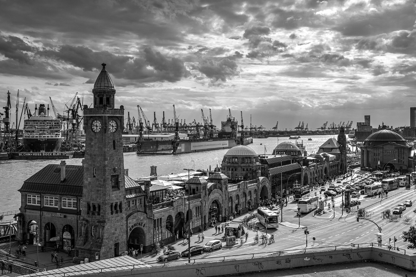 Hamburg, Landungsbrücken 2016 3138 44 (bw)