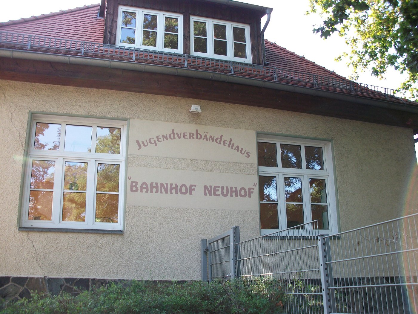 Bahnhof Hof Neuhof, Empfangsgebäude (2)