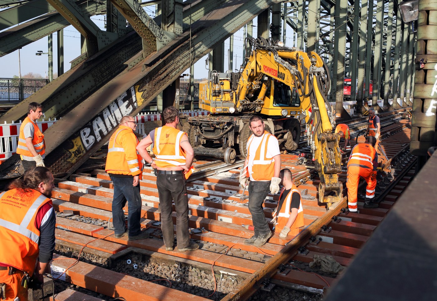 Instandsetzungsarbeiten an der Stahlkonstruktion der Hohenzollernbrücke