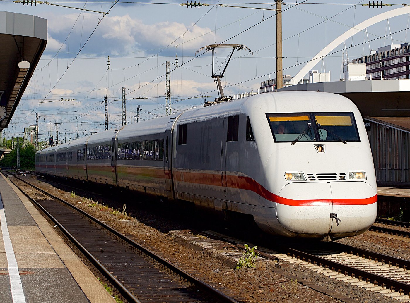 ICE 2 der Baureihe 402