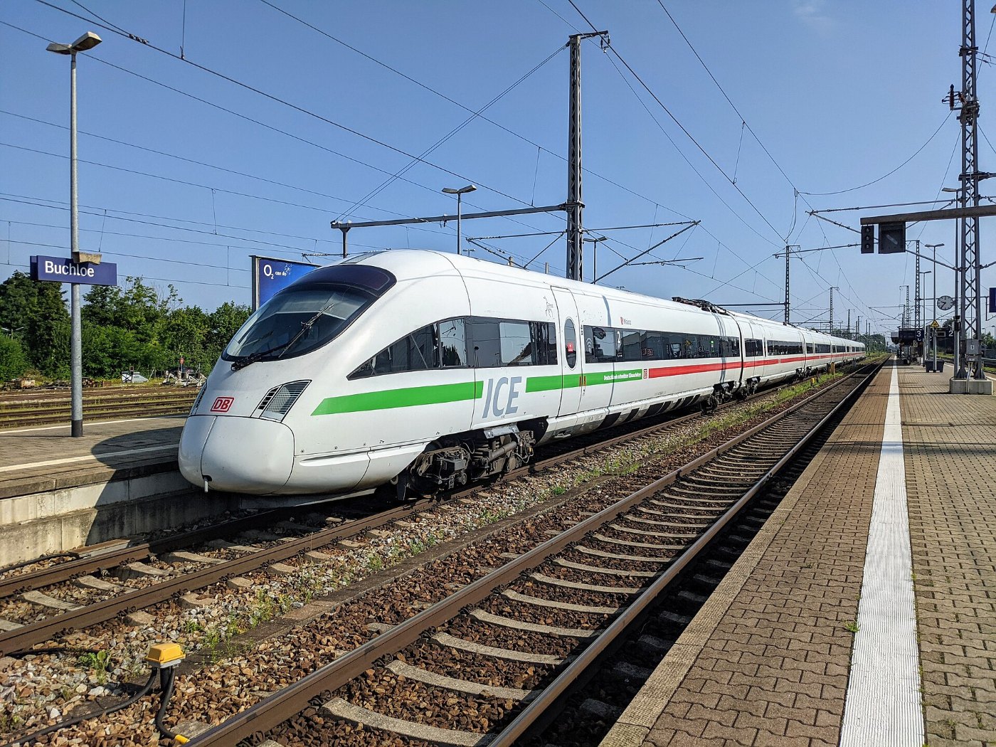 ICE T der Baureihe 411 im Bahnhof Buchloe