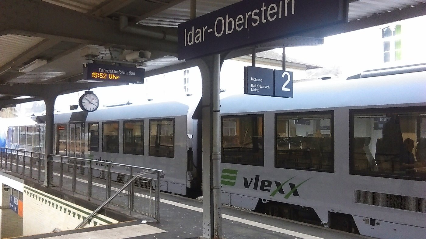 Bahnhof Idar Oberstein mit VLEXX Zug