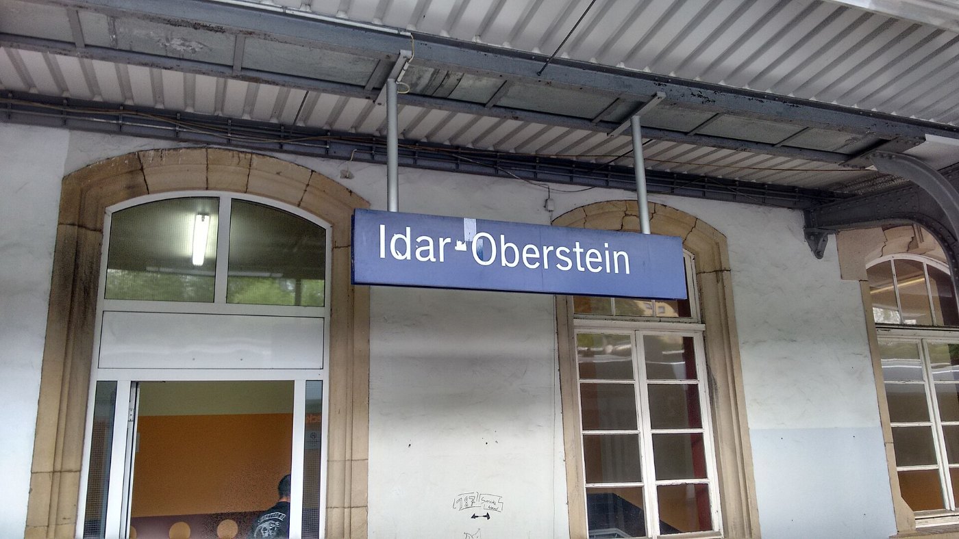 Bahnhofsschild Idar Oberstein