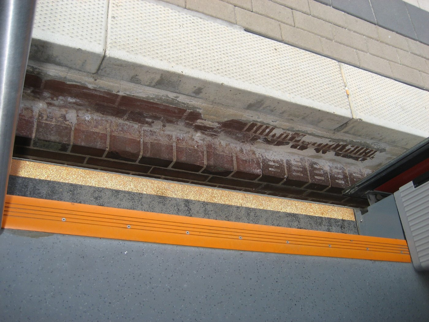 DB Baureihe 425 • Lücke zwischen Bahnsteig und Fahrzeug