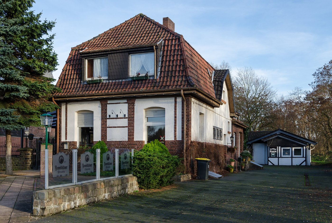 Rheinberg, Budberg, Bahnhof, 2015 12 CN 02