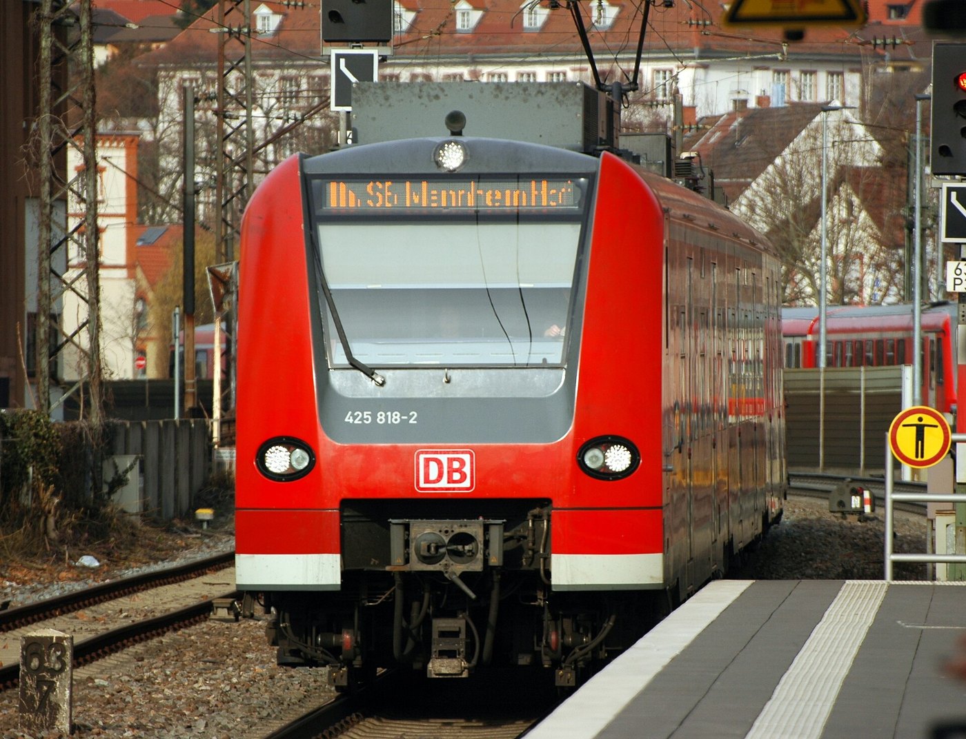 Bahnhof Weinheim DB Baureihe 425 425 818 2019 02 13 14 46 38