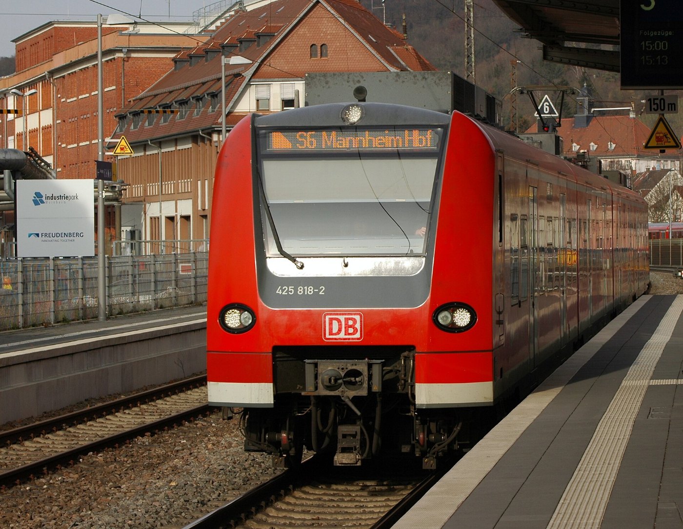 Bahnhof Weinheim DB Baureihe 425 425 818 2019 02 13 14 46 41