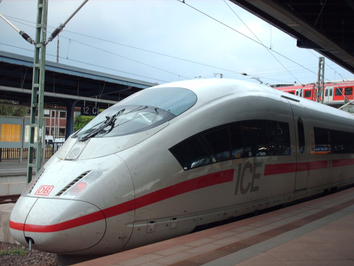 MesseDeutz ICE S Bahn
