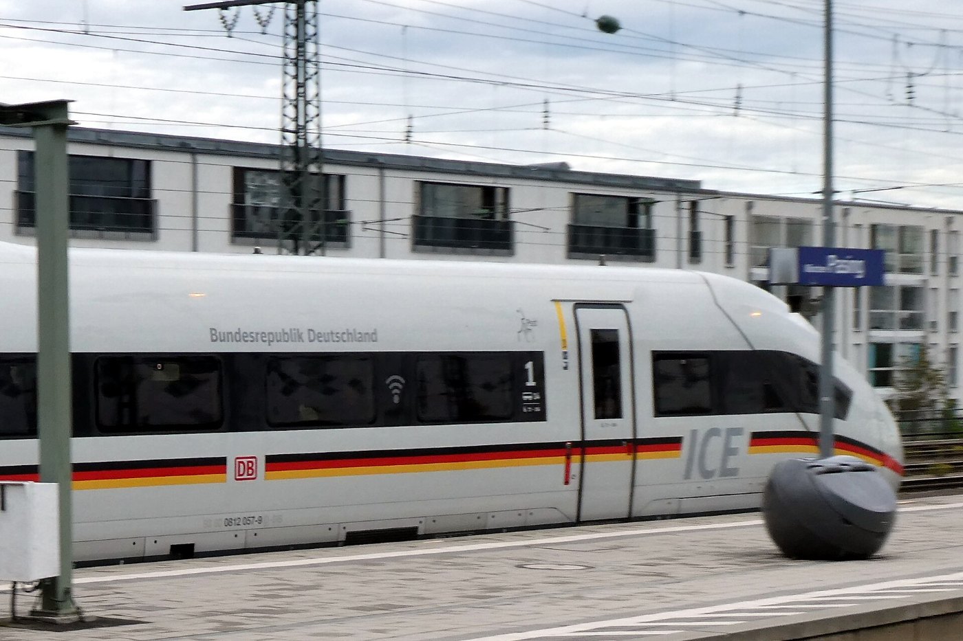 München Pasing, ICE 0412 057 BR Deutschland, 1