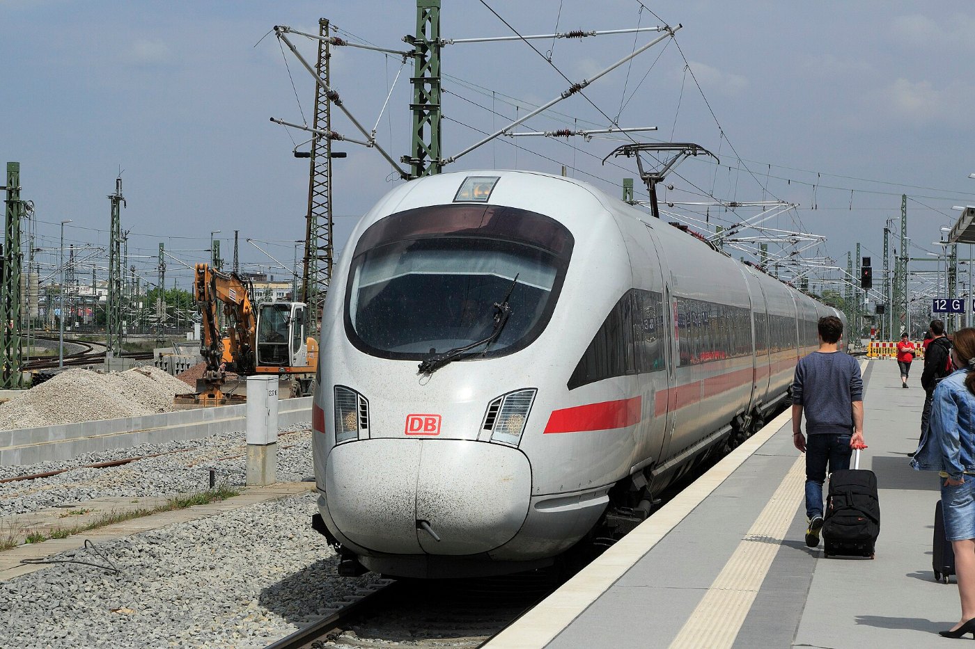 J22 670 Bf Leipzig Hbf, 411 xxx