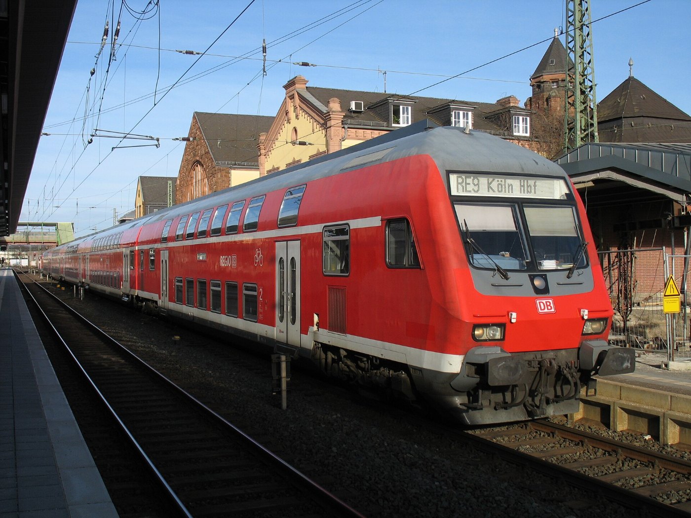 Gießen Regionalexpress Bahnhof01 2010 02 27