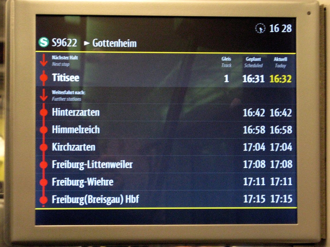 Fahrgastinfo Display in Alstom Coradia Continental in der Dreiseenbahn 2