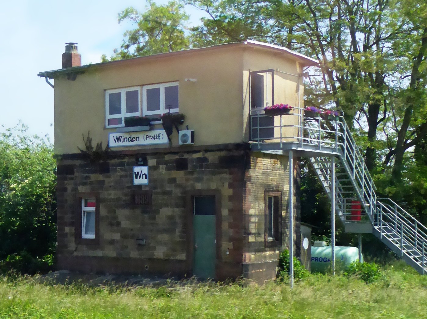 Winden (Pfalz), Stellwerk, 1