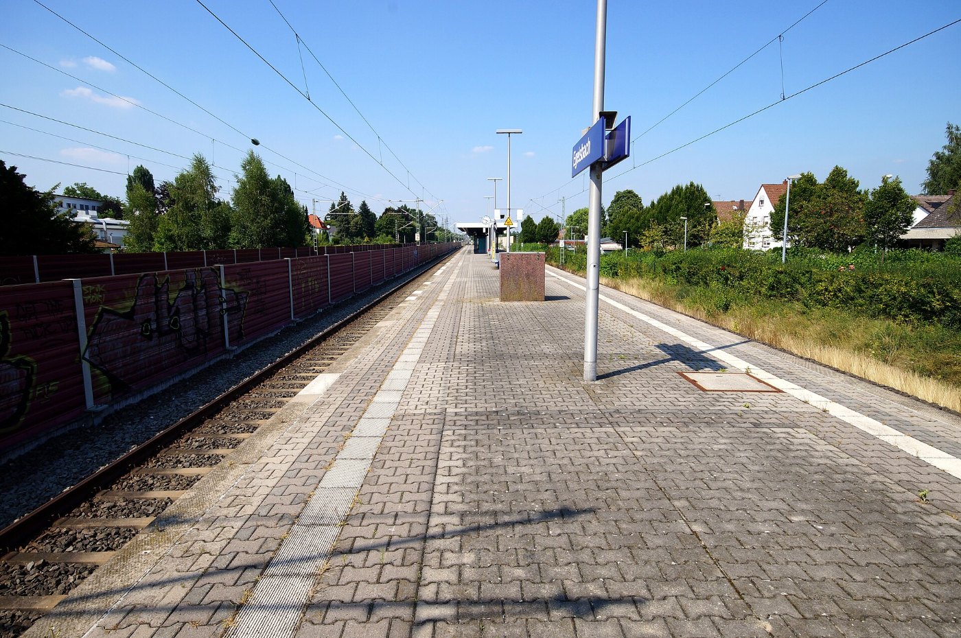 Egelsbacher Bahnhof auf Bahnsteig zu Gleis 2 25.7.2012