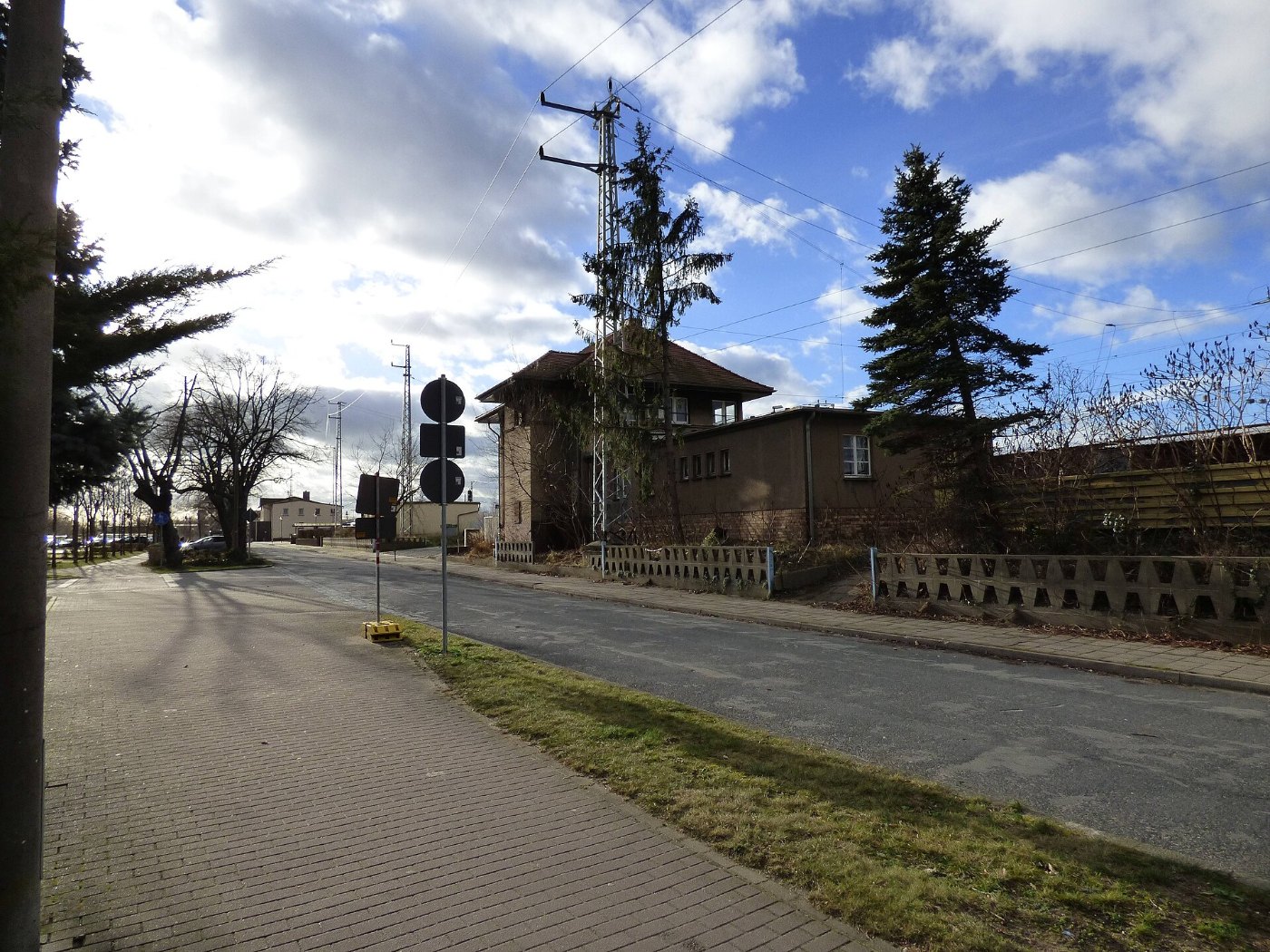 Stellwerk Straße an der Eisenbahn Eda Jan 2018 P