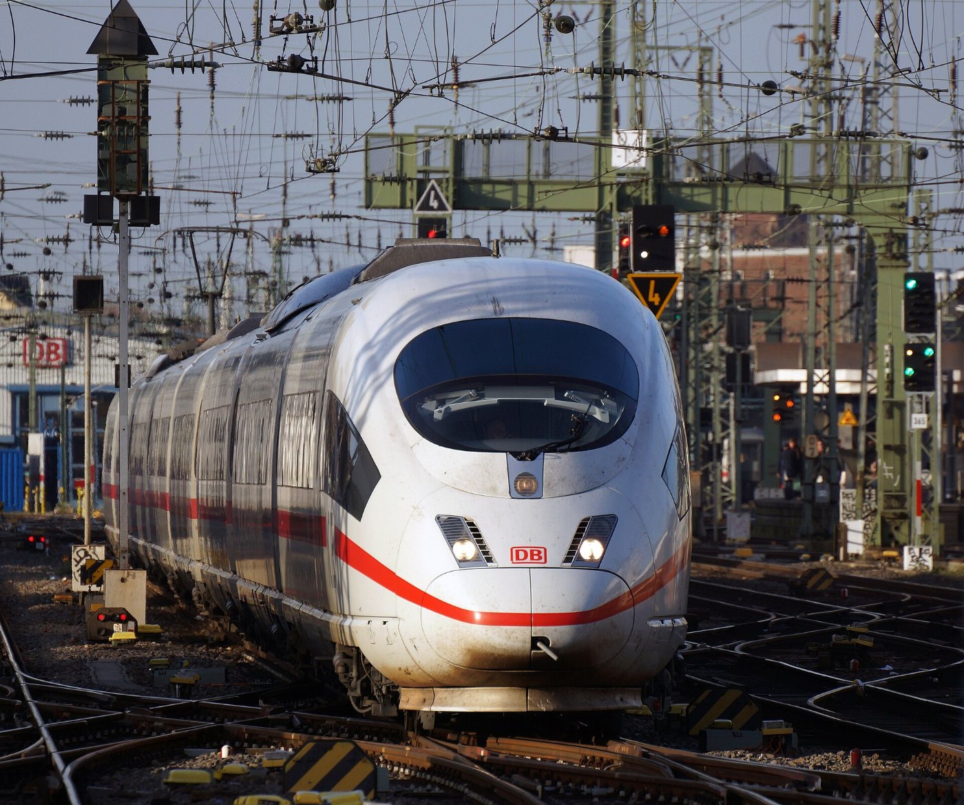 ICE 3 Köln Hauptbahnhof 2015 12 17 03
