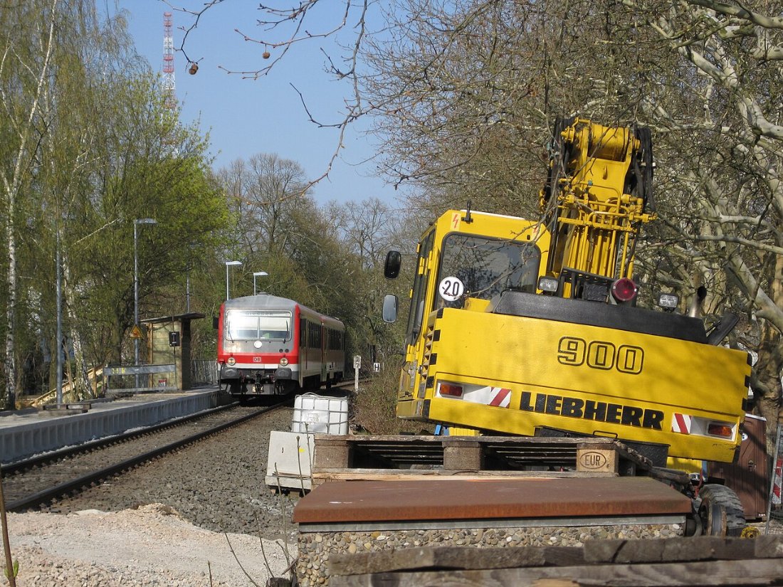 Baustelle Bahnhof Gießen Licher Straße mit Zug