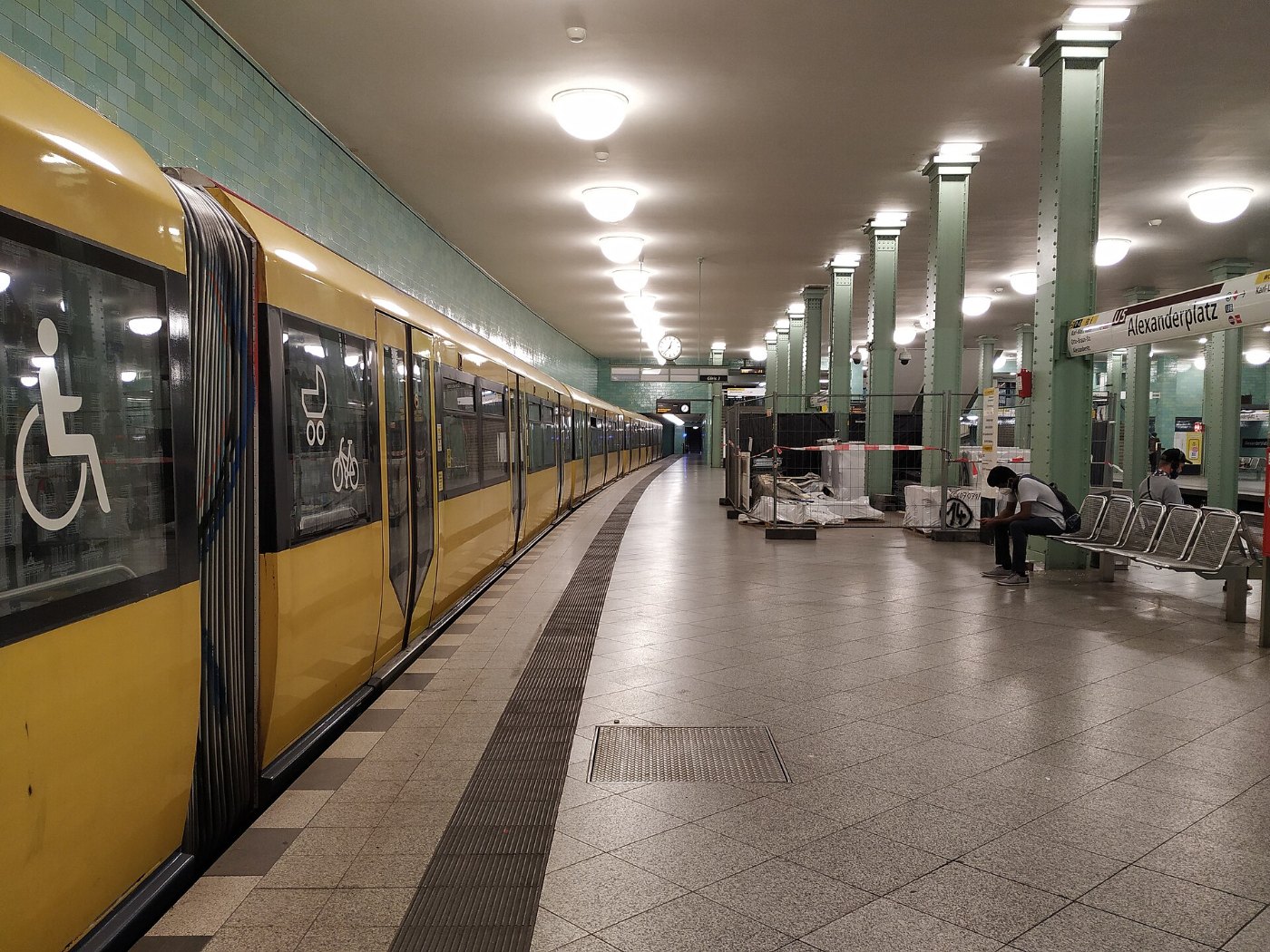 2022 07 15 U Bahnhof Alexanderplatz 01