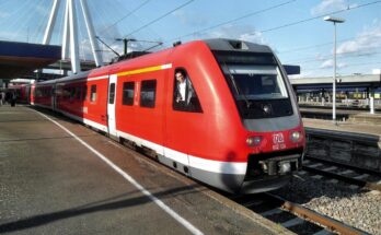 Ludwigshafener (Rhein) Hauptbahnhof auf Bahnsteig zu Gleis 9 Richtung Ma