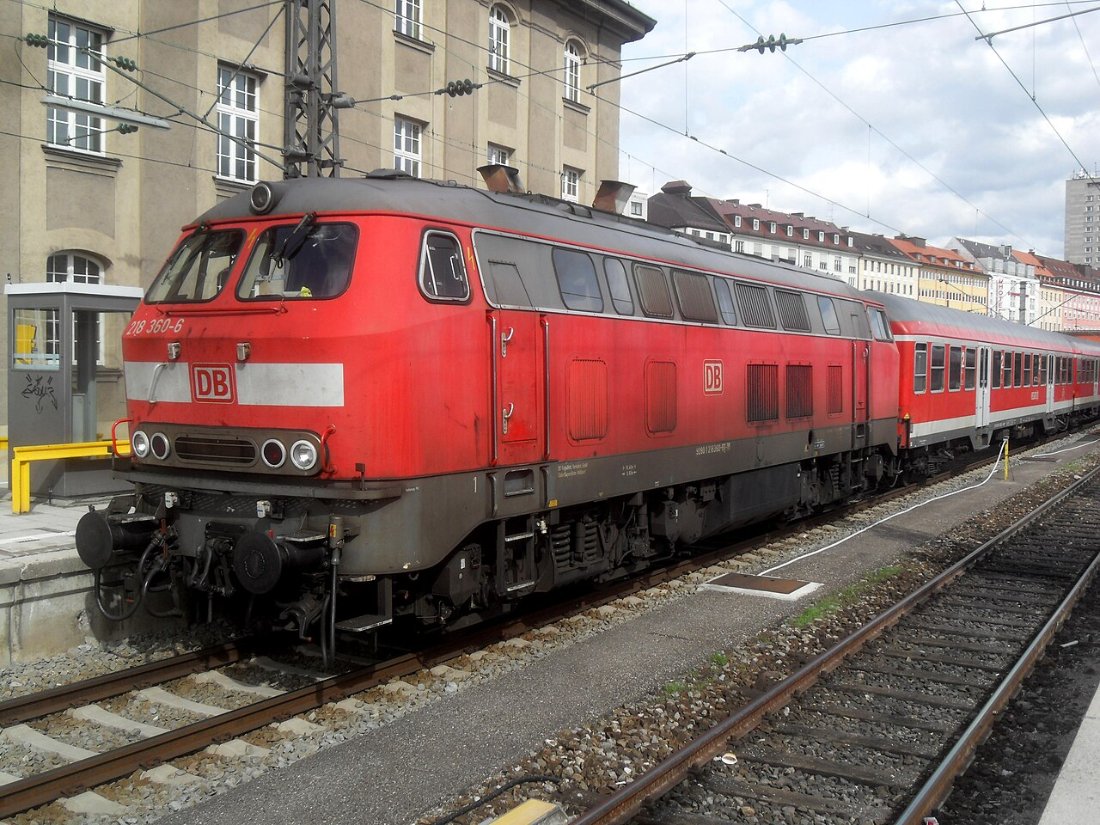 München Hauptbahnhof auf Bahnsteig zu Gleis 34 Richtung Querbahnsteig RE