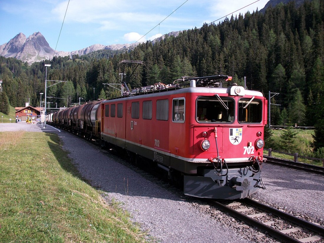 Güterzug in preda mit lok 702
