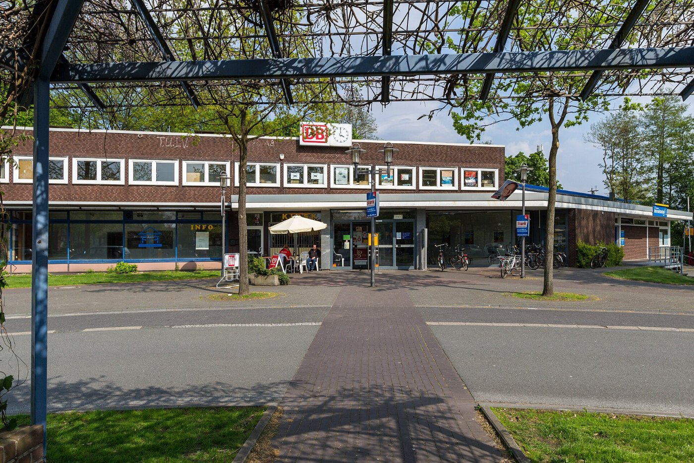 Dülmen, Bahnhof, Empfangsgebäude 2012 3083