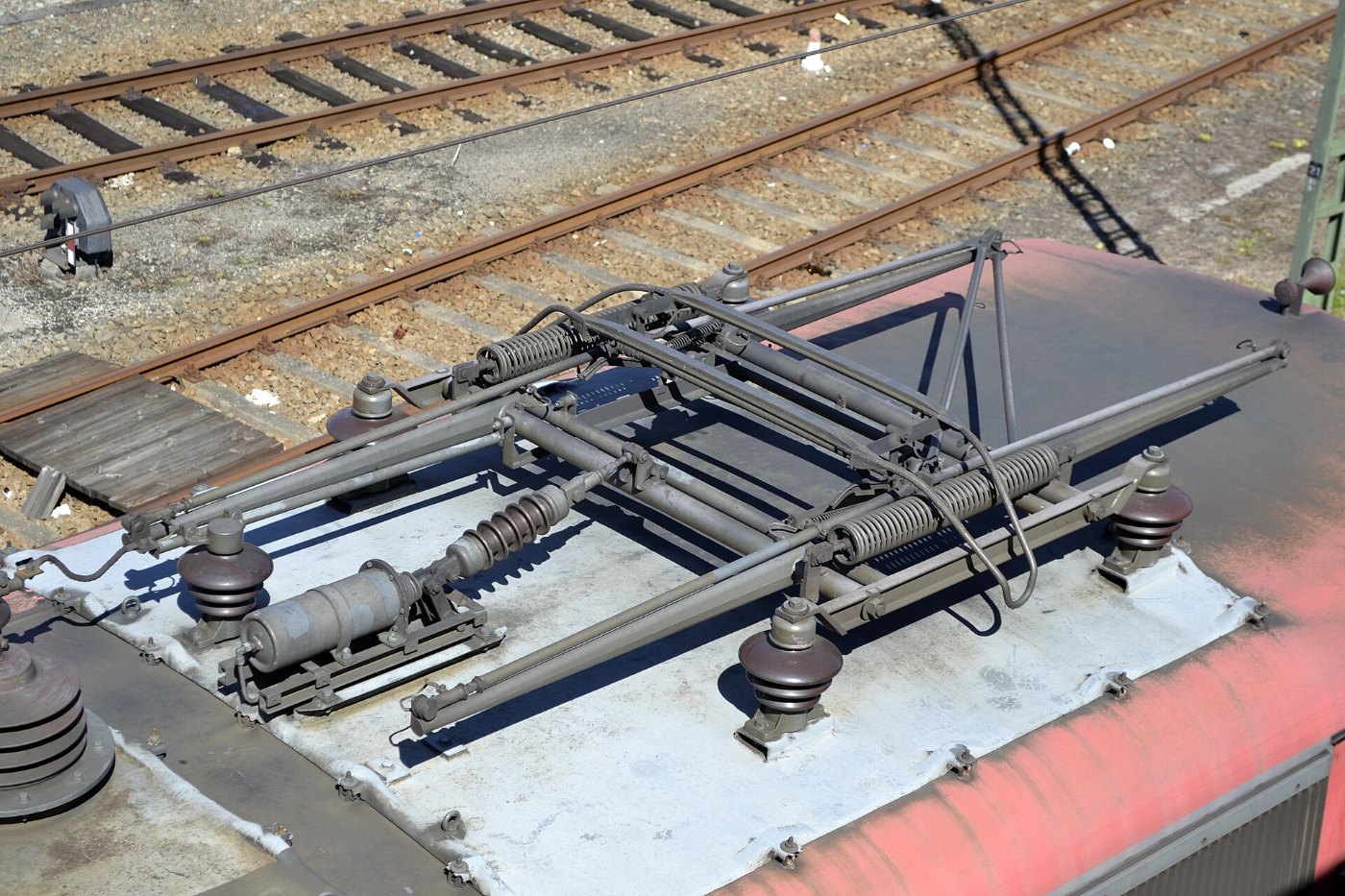 DB Baureihe 111 Stromabnehmer (2)