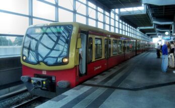 Berlin Bahnhof Südkreuz auf Bahnsteig zu Gleis 11 S Bahn Berlin DBAG Bau