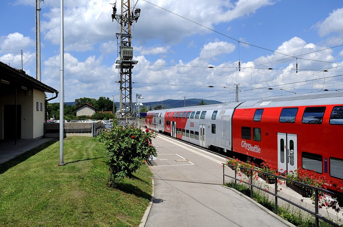 Bahnhof Bad Vöslau Doppelstockwagen