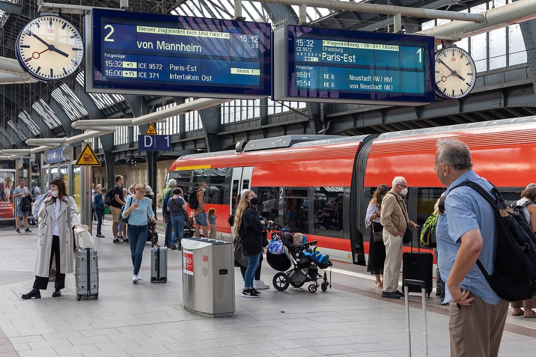 Karlsruhe Hbf. Gleis 1&2 am 31.08.22