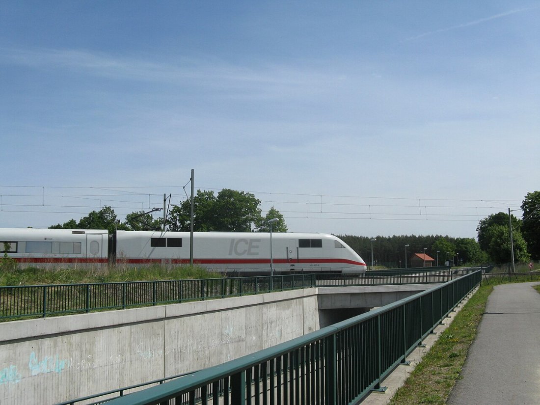 Schwanheide ICE Durchfahrt durch Bahnhof 2008 05 23 126