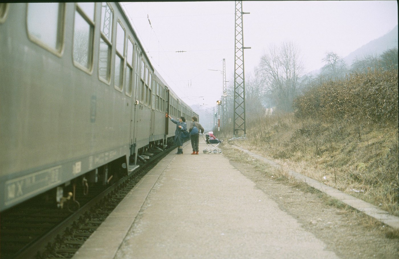 Geislingen West Nahverkehrszug Bahnsteig Reisende LABW Staatsarchiv Ludw