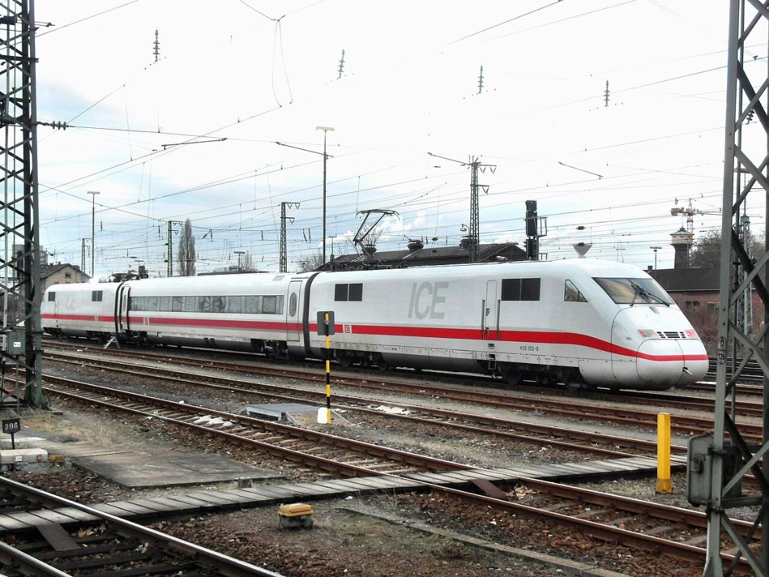 Mannheimer Hauptbahnhof auf Bahnsteig zu Gleis 10 Richtung Heidelberg (I