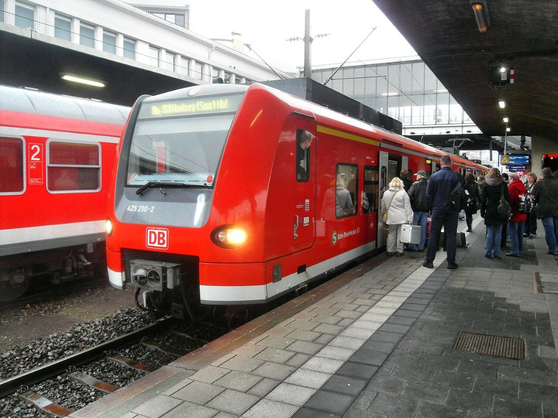 Heidelberger Hauptbahnhof auf Bahnsteig zu Gleis 2 Richtung Bruchsal bzw